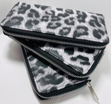 Load image into Gallery viewer, Leopard Print Clutch