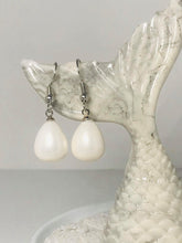 Load image into Gallery viewer, Pearl Dangle Necklace/Earring Set