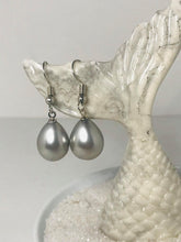 Load image into Gallery viewer, Pearl Dangle Necklace/Earring Set